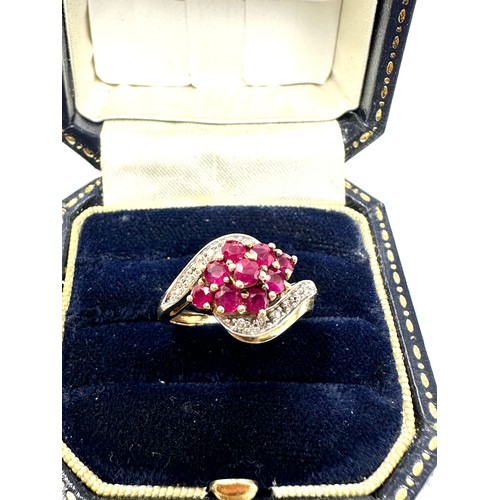 349 - 9ct Gold Vintage Ruby And Diamond Set Cluster Ring (2.6g)