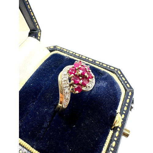 349 - 9ct Gold Vintage Ruby And Diamond Set Cluster Ring (2.6g)