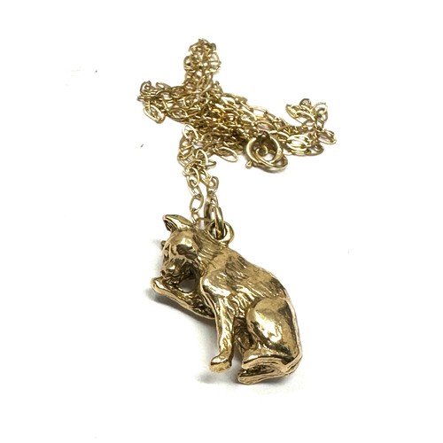 355 - 9ct Gold Vintage Grooming Cat Charm Pendant Necklace (7.3g)