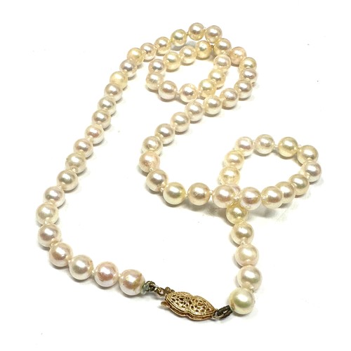 142 - 18ct Gold Clasp Cultured Pearl Single Strand Necklace (23.4g)