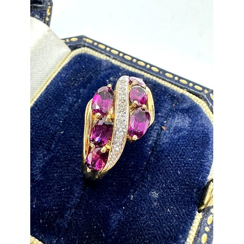 215 - 9ct  Gold Diamond And Garnet Ring (2.6g)