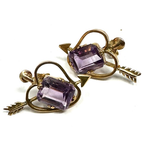 273 - 9ct Gold Amethyst Emerald Cut Arrow Pierced Heart Openwork Stud Earrings (4.9g)