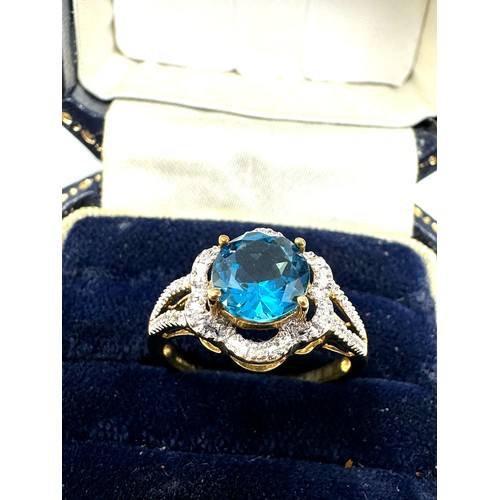 228 - 9ct  Gold Diamond And Topaz  Ring (2.5g)