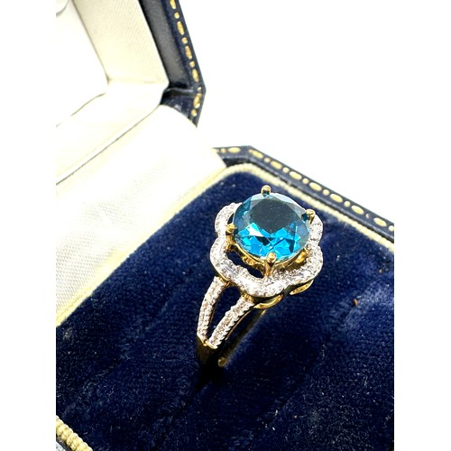 228 - 9ct  Gold Diamond And Topaz  Ring (2.5g)