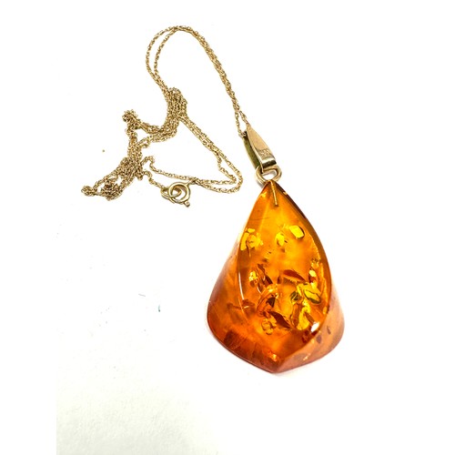 246 - 9ct Gold Amber  Pendant Necklace (3.6g)