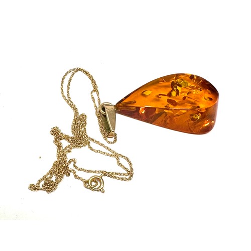 246 - 9ct Gold Amber  Pendant Necklace (3.6g)