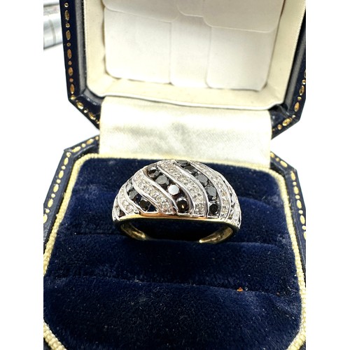 236 - 9ct Gold Diamond And Black Gemstones Ring (3g)