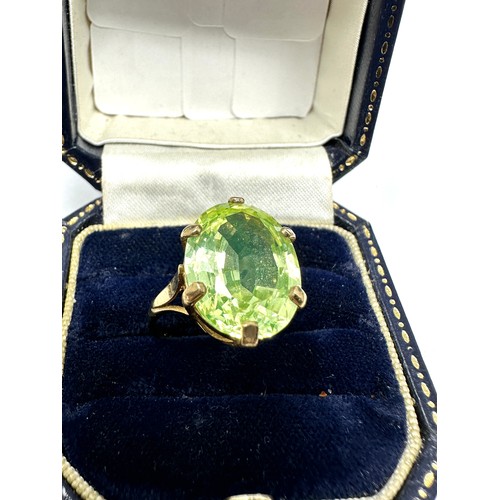 254 - 9ct Gold Green Synthetic Spinel Ring (4.6g)