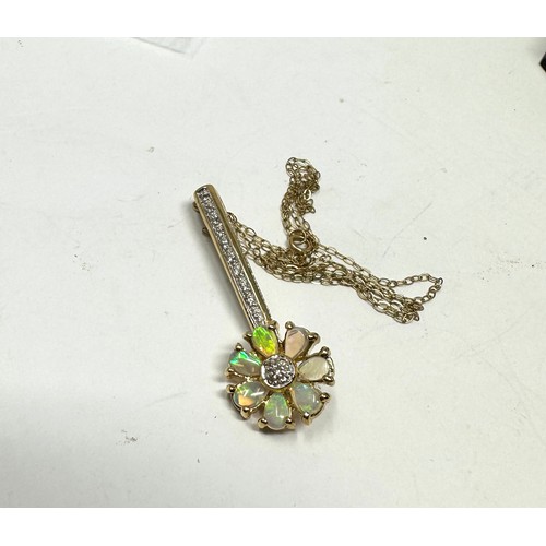 230 - 9ct White And Yellow Gold Diamond And Opal Pendant Necklace (4.4g)