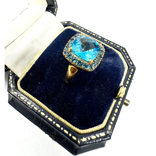 240 - 9ct Gold Topaz  Ring (4g)