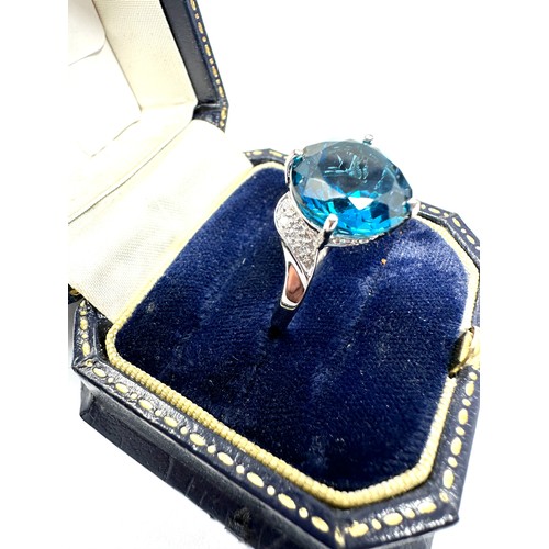 211 - 9ct White Gold Diamond And Topaz  Ring (4.6g)