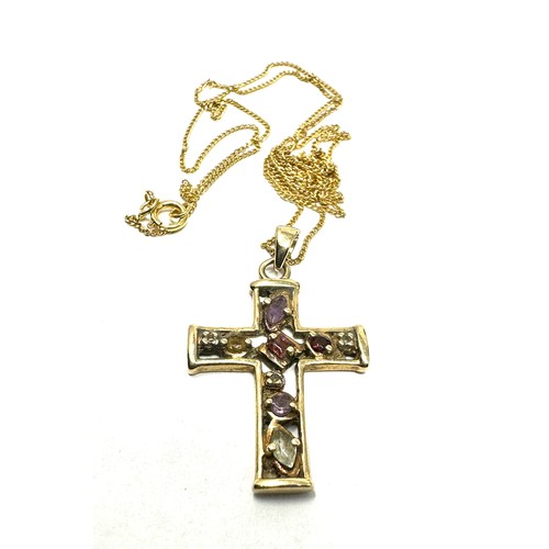 321 - 9ct Gold Multi-Gemstone Cross Pendant Necklace Inc. Amethyst, Garnet & Yellow/Blue Gemstone (2.8g)