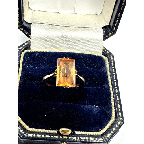 302 - 9ct Gold Antique Synthetic Yellow Sapphire Ring (2.4g)