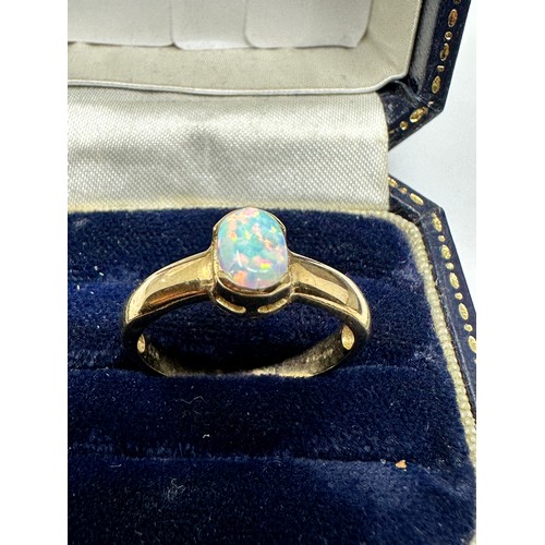 338 - 9ct Gold Synthetic White Opal Single Stone Ring (2.3g)