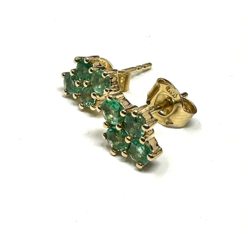 324 - 9ct Gold Green Gemstone Cluster Stud Earrings (1.4g)