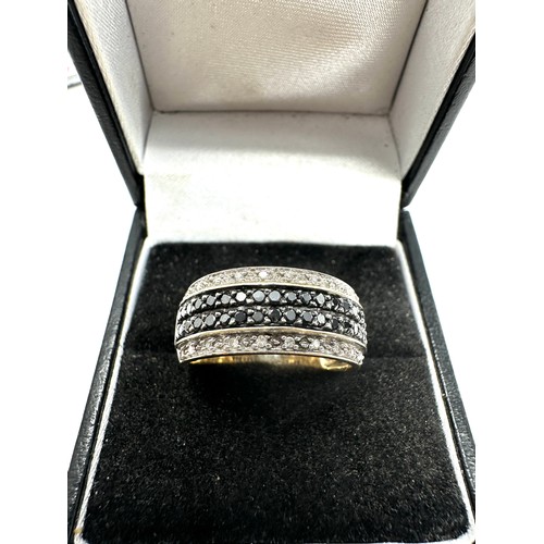 382 - 9ct gold  black and white diamond  ring (4.6g)