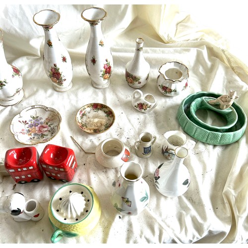 199 - Selection of Royal Albert pottery etc