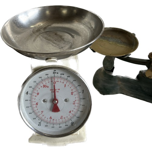 220 - Selection of vintage kitchen scales, letter scale