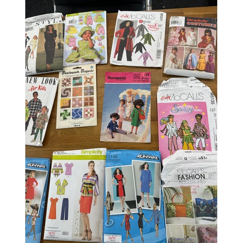 237 - Large quantity of sewing and knitting patterns to include simplicity costume, easy Mccalls etc