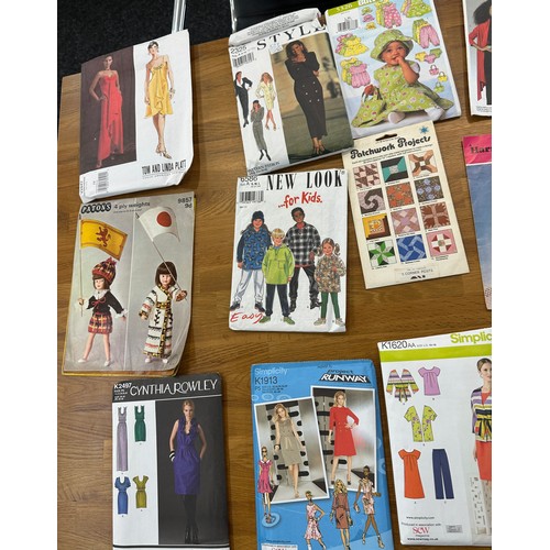 237 - Large quantity of sewing and knitting patterns to include simplicity costume, easy Mccalls etc