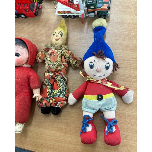 87 - Selection of vintage retro toys to include dolls, a Noddy teddy etc