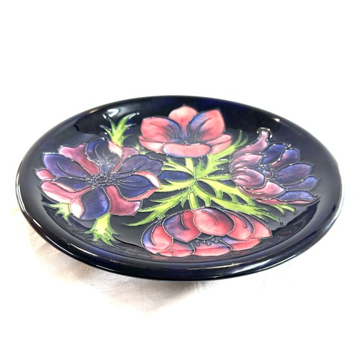 575 - Vintage Moorcroft pottery Clematis pattern plate diameter 1o inches