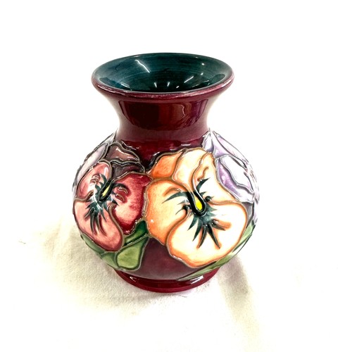 565 - 1993 Moorcroft potter vase 3.5 inches tall