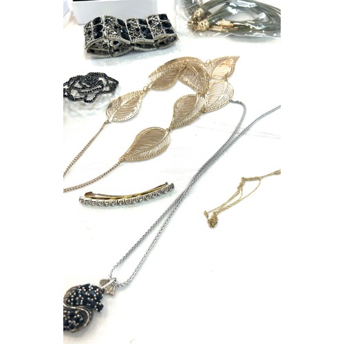 491 - Selection of silver and costume jewellery