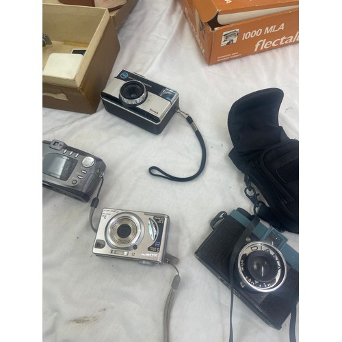 234 - Selection of camera equipment includes kodak easy share cx 4230, kodak 155 instamatic camera, sony c... 