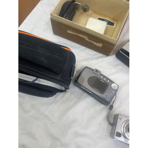 234 - Selection of camera equipment includes kodak easy share cx 4230, kodak 155 instamatic camera, sony c... 