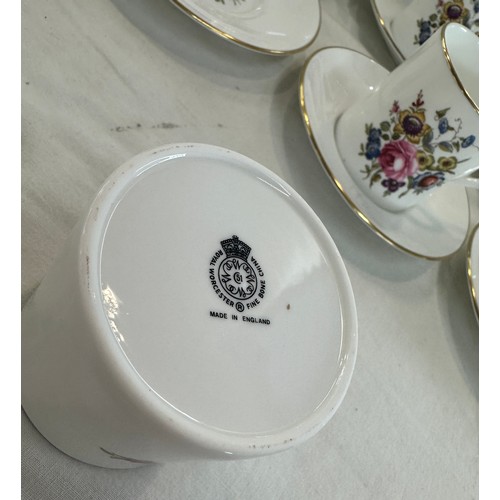 39 - Royal Worcester fine bone china 6 piece cup and saucers