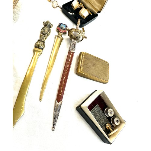 103 - Selection of vintage collectables to include Regency of London brush and mirror, letter openers, tie... 