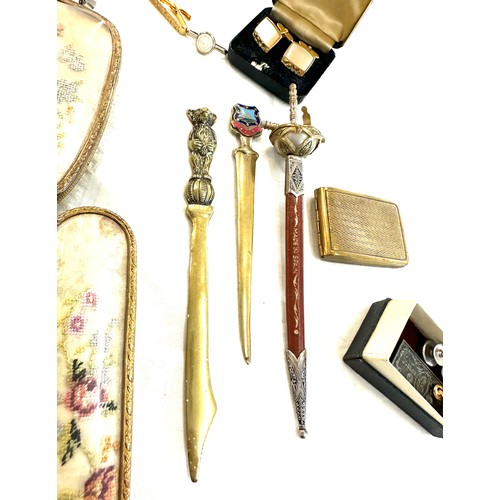 103 - Selection of vintage collectables to include Regency of London brush and mirror, letter openers, tie... 