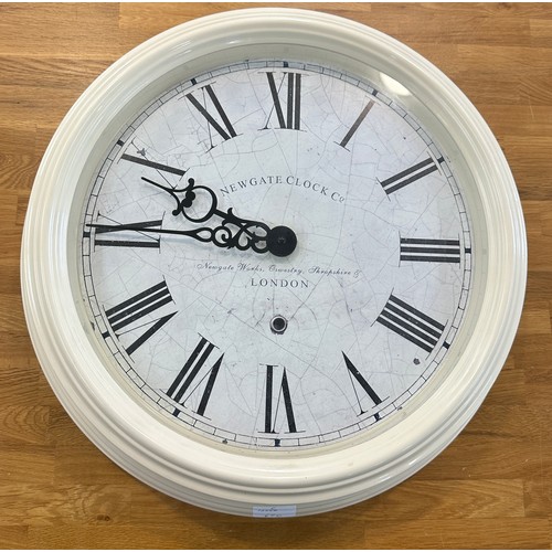 292 - Large modern Newgate Clock co of London wall clock battery operated measures approx 20 inches diamet... 