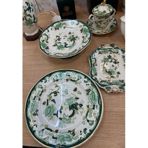 323 - Large selection of Masons pottery some boxed to include a lamp base, vase, cake stand etc