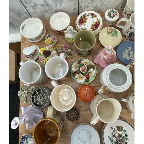 313A - Selection of pottery miscellaneous to include Royal Albert Lady Carlyle, Blossom Time, oriental piec... 