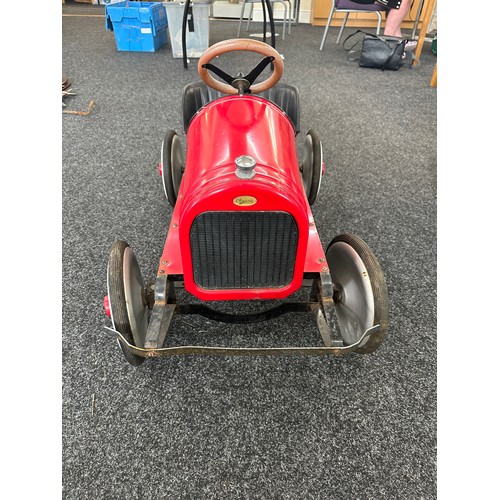 362 - Vintage classic childs metal pedal car