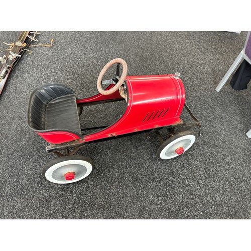 362 - Vintage classic childs metal pedal car