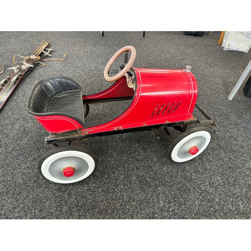 362 - Vintage classic childs metal pedal car