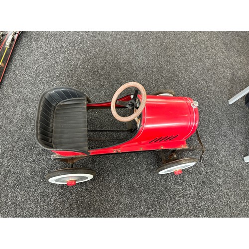 362 - Vintage classic childs metal pedal car