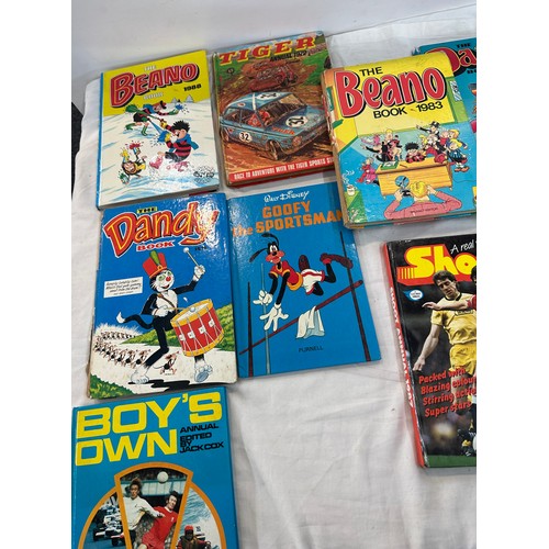 247 - Selection of vintage childrens hardback books to include Rupert, Beano etc