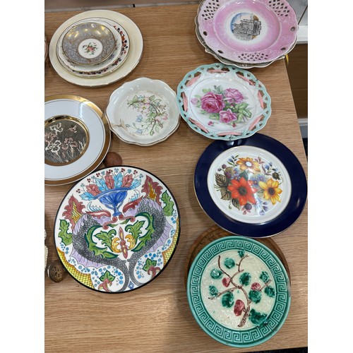 230 - Selection of vintage collectors plates to include Royal Winton, Franklin Mint etc