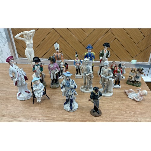 319 - Selection of porcelain figures to include soldiers etc