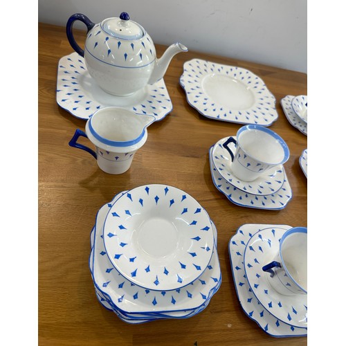 161 - Part Colclough Royal Vale tea service to include tea pot etc