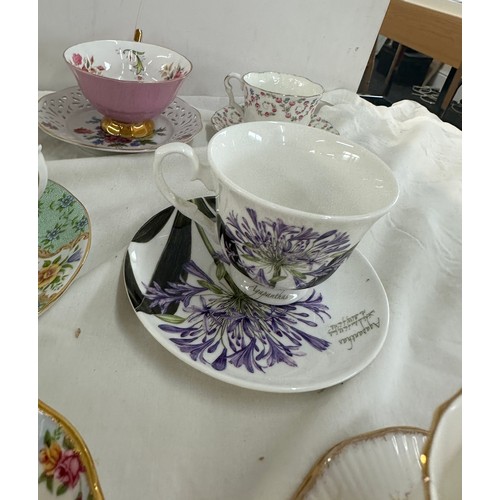 164 - Selection of single cup and saucers to include Royal Albert,  Crownford etc