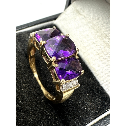 54 - 9ct gold diamond & amethyst ring 4.1g