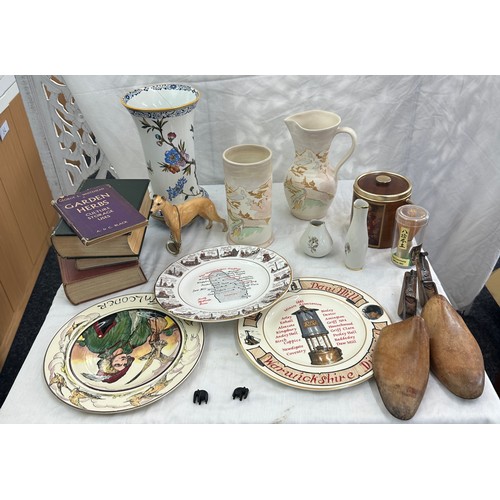 195 - Selection of vintage miscellaneous to include pottery, oriental etc