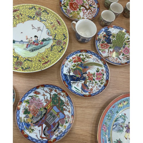 532 - Selection of oriental items to include tea pots, plates, cup and saucers etc