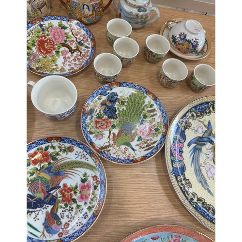 532 - Selection of oriental items to include tea pots, plates, cup and saucers etc