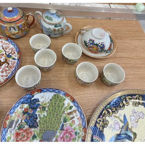 532 - Selection of oriental items to include tea pots, plates, cup and saucers etc